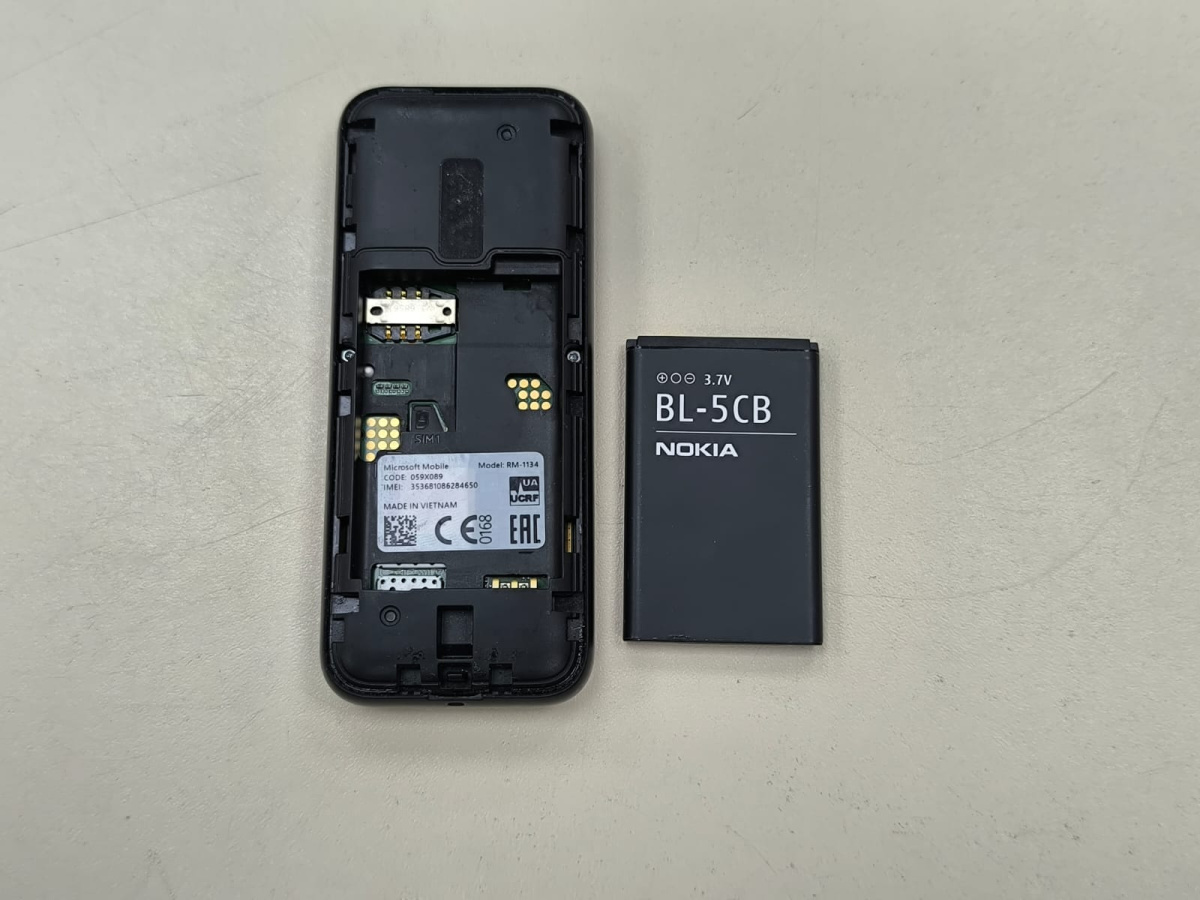 Мобильный телефон Nokia RM-1035