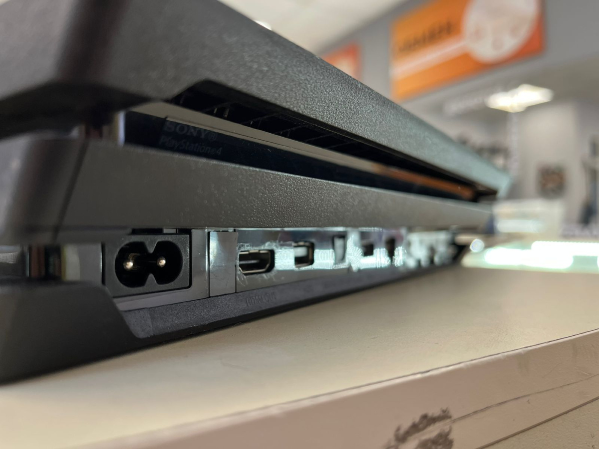 Игровая приставка PlayStation 4 Pro 1Tb