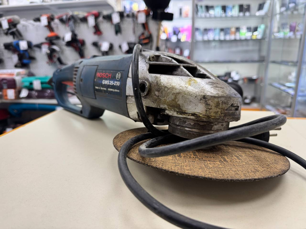Угловая шлифмашина Bosch GWS 25-230