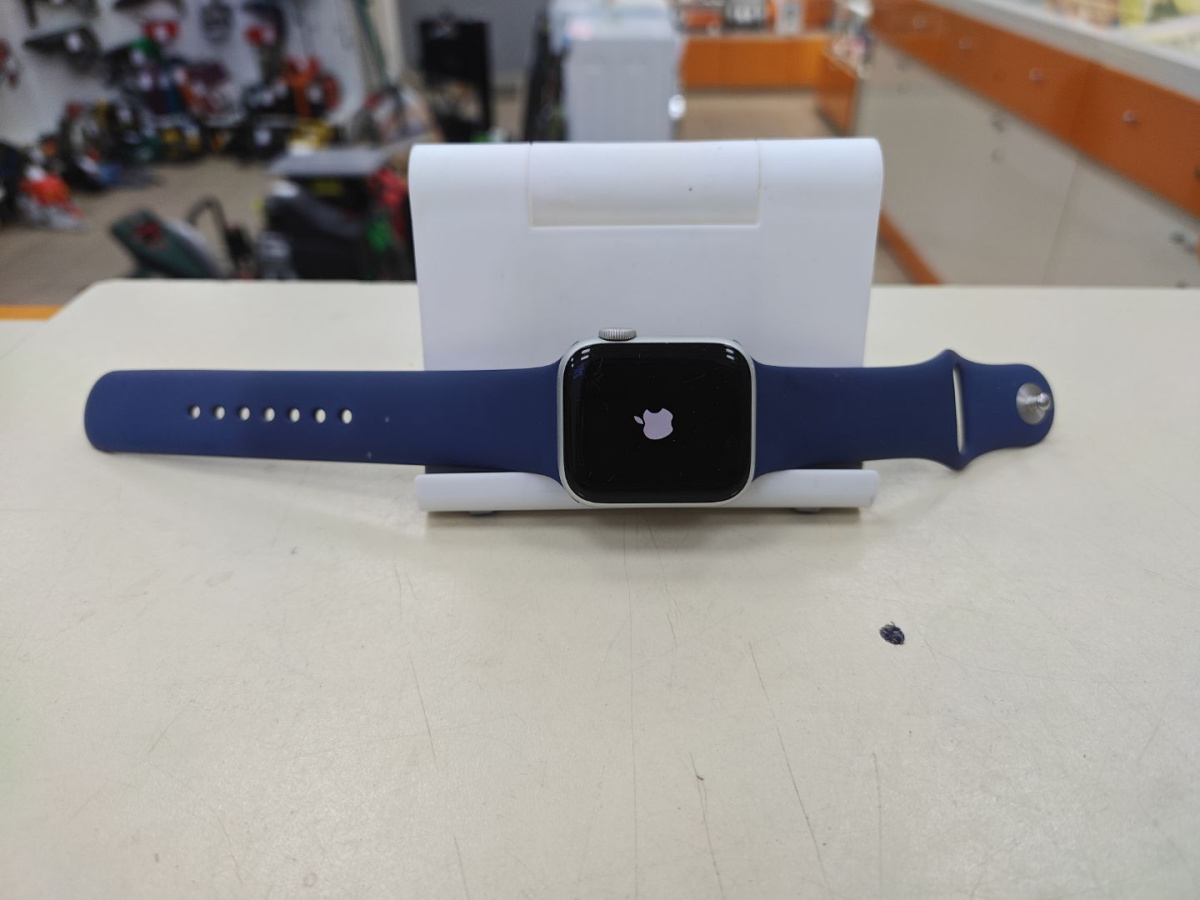 Смарт-часы Apple Watch Series 4 40 мм
