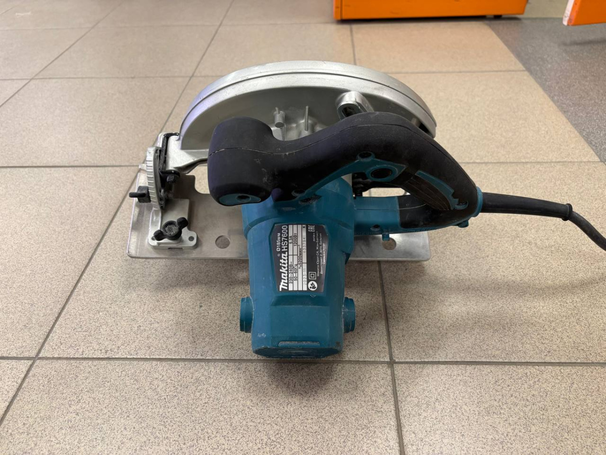 Дисковая пила Makita HS7600;