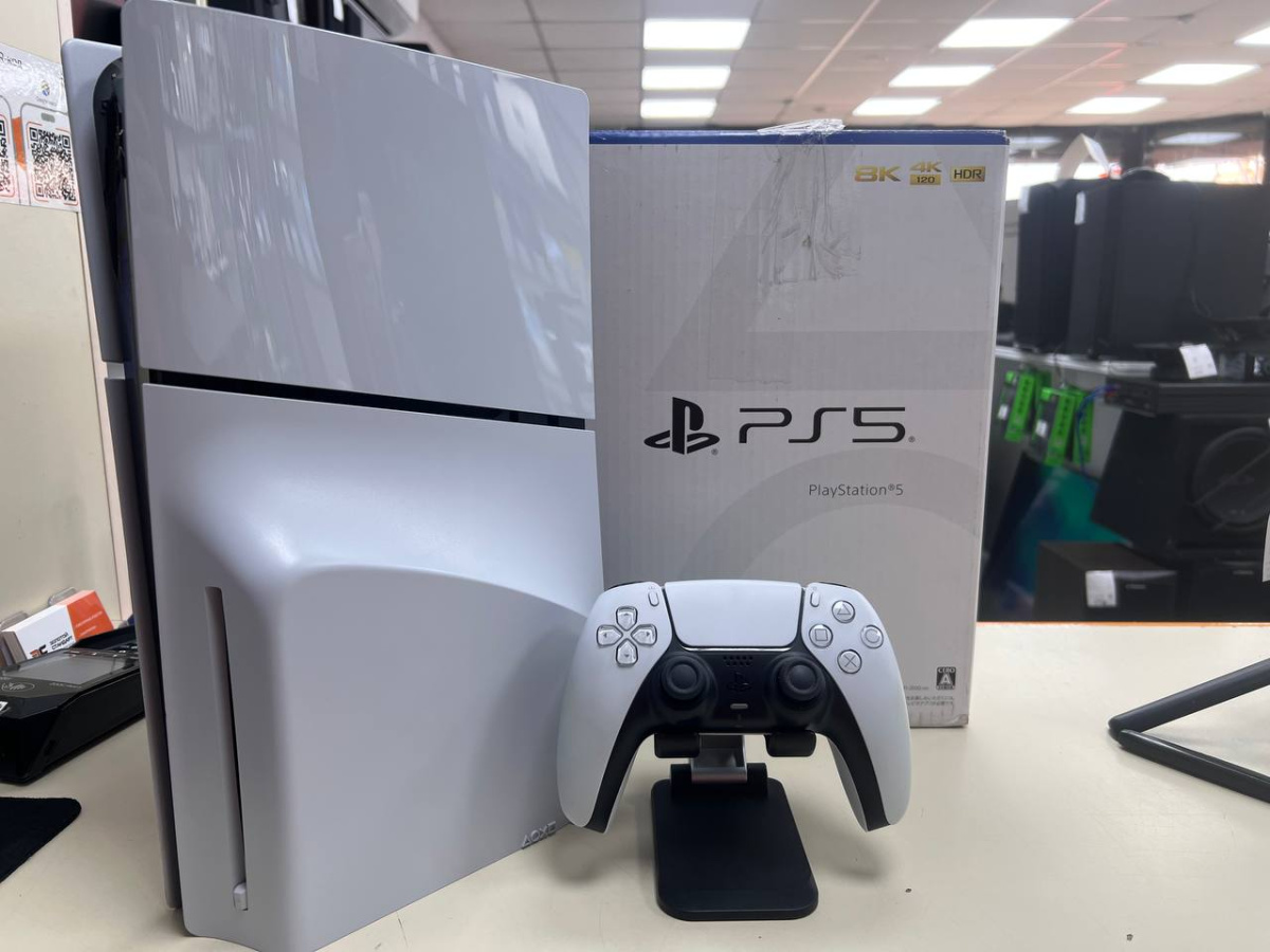 Игровая приставка PlayStation 5 Slim 1TB (С дисководом) Игровая приставка PlayStation 5 Slim 1TB (С дисководом)