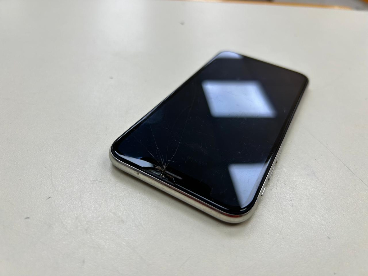 Смартфон Apple iPhone X 64Gb