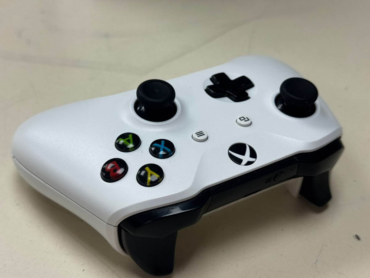 Игровая приставка Xbox One X 1Tb