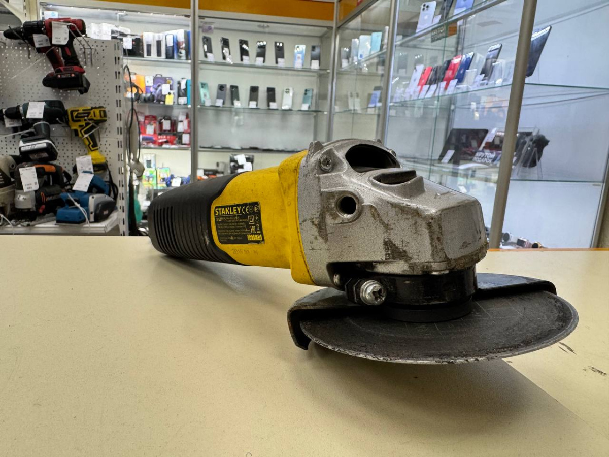 Угловая шлифмашина Stanley STGS7115
