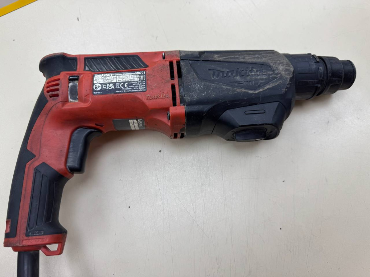 Перфоратор Makita M8701