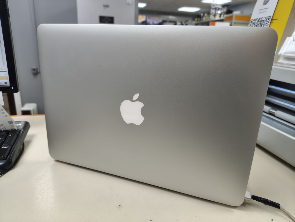 Ноутбук Apple MacBookAir i5-13 дюймов(2017) A1466