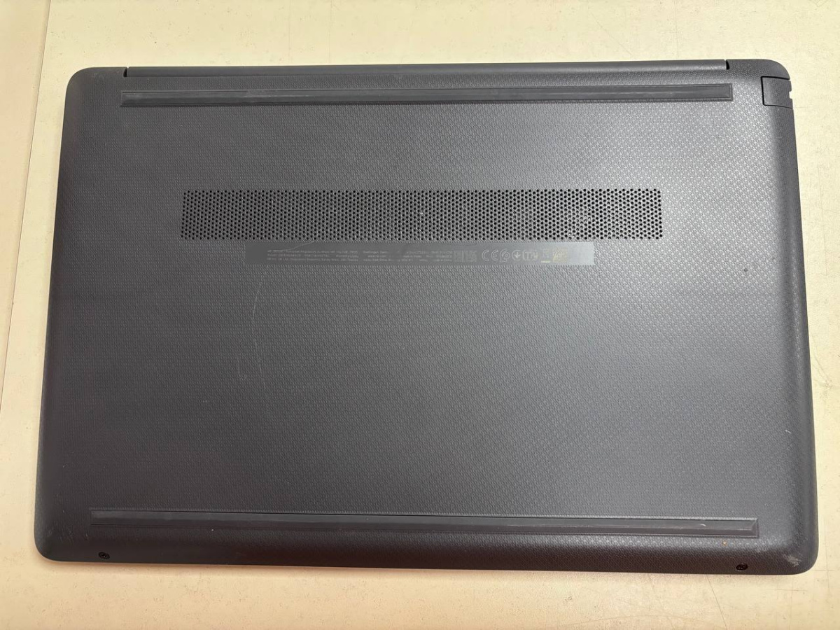 Ноутбук HP /; AMD 3020e, Radeon, 4 Гб, 256 Гб, Нет