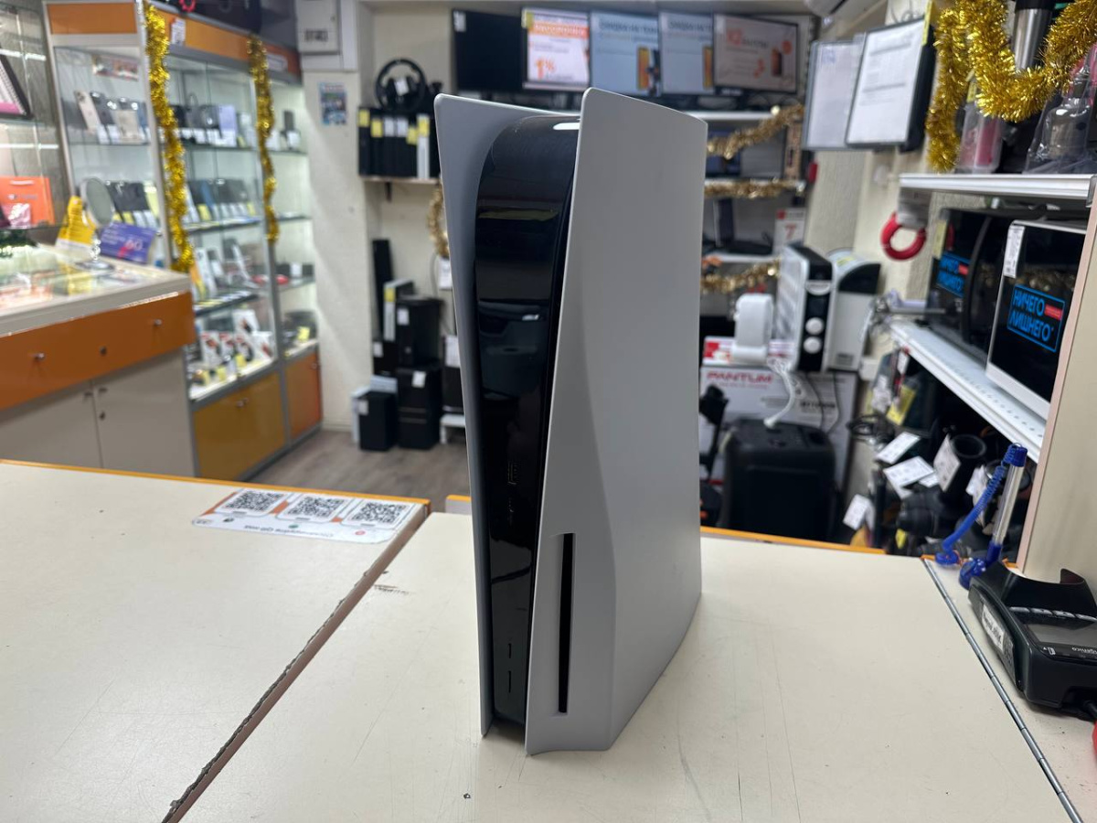 Игровая приставка PlayStation 5 825Gb (С дисководом)