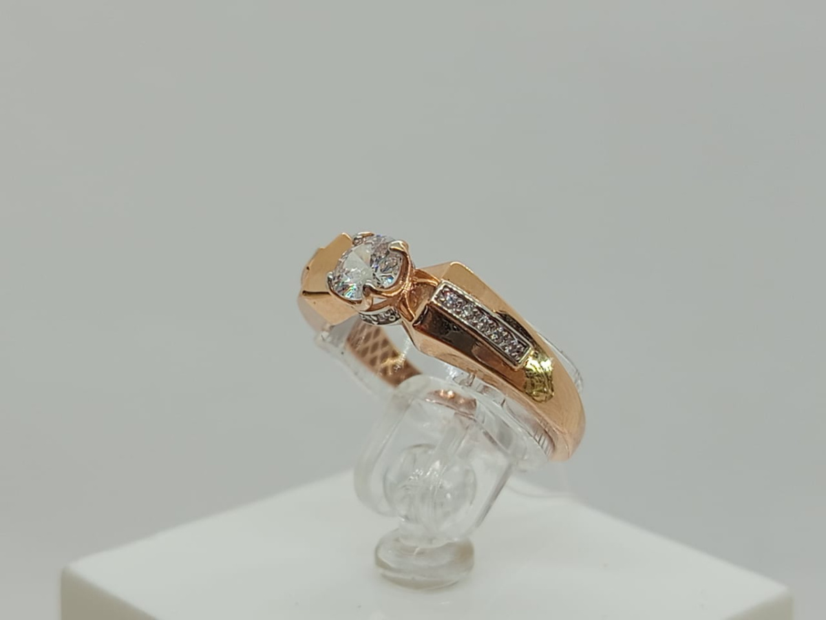 КОЛЬЦО С КАМНЯМИ (Au 585)