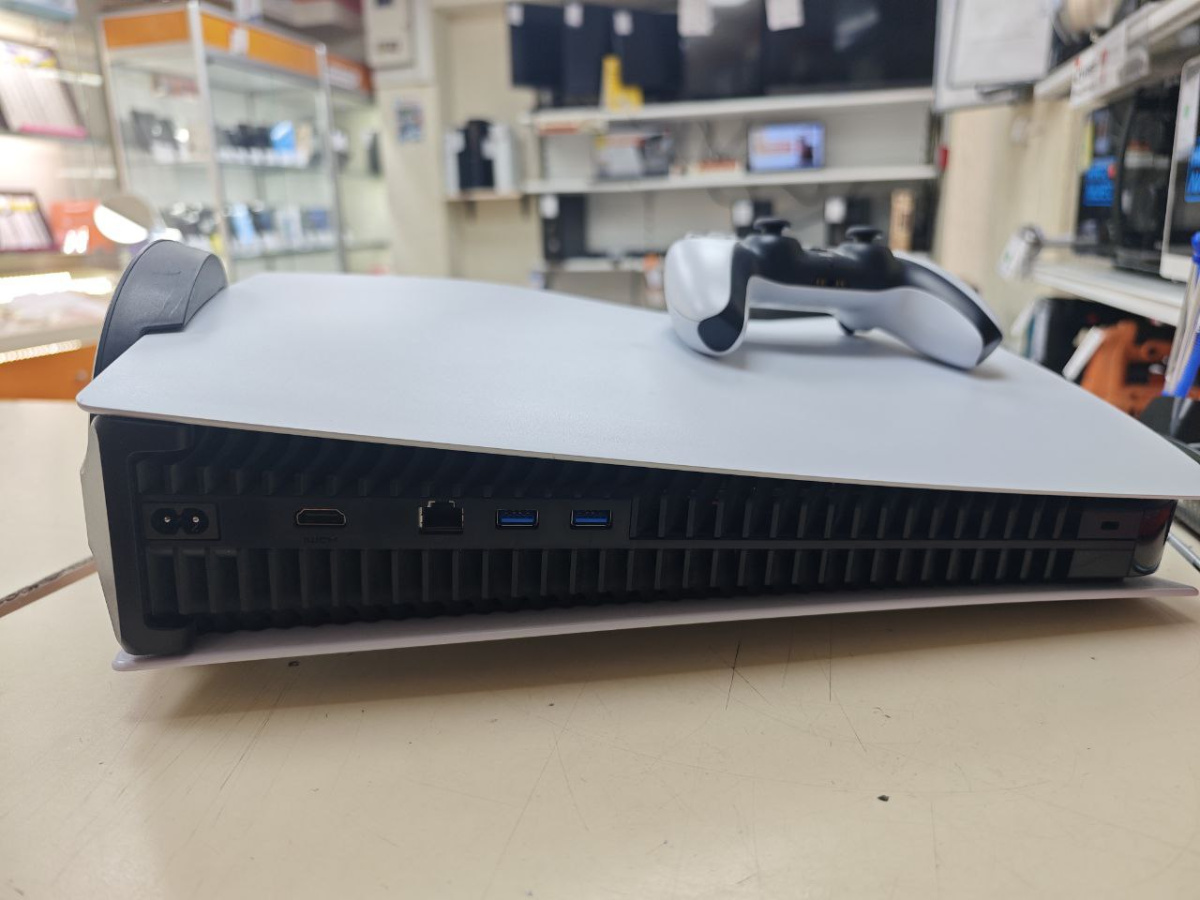 Игровая приставка PlayStation 5 825Gb (С дисководом)