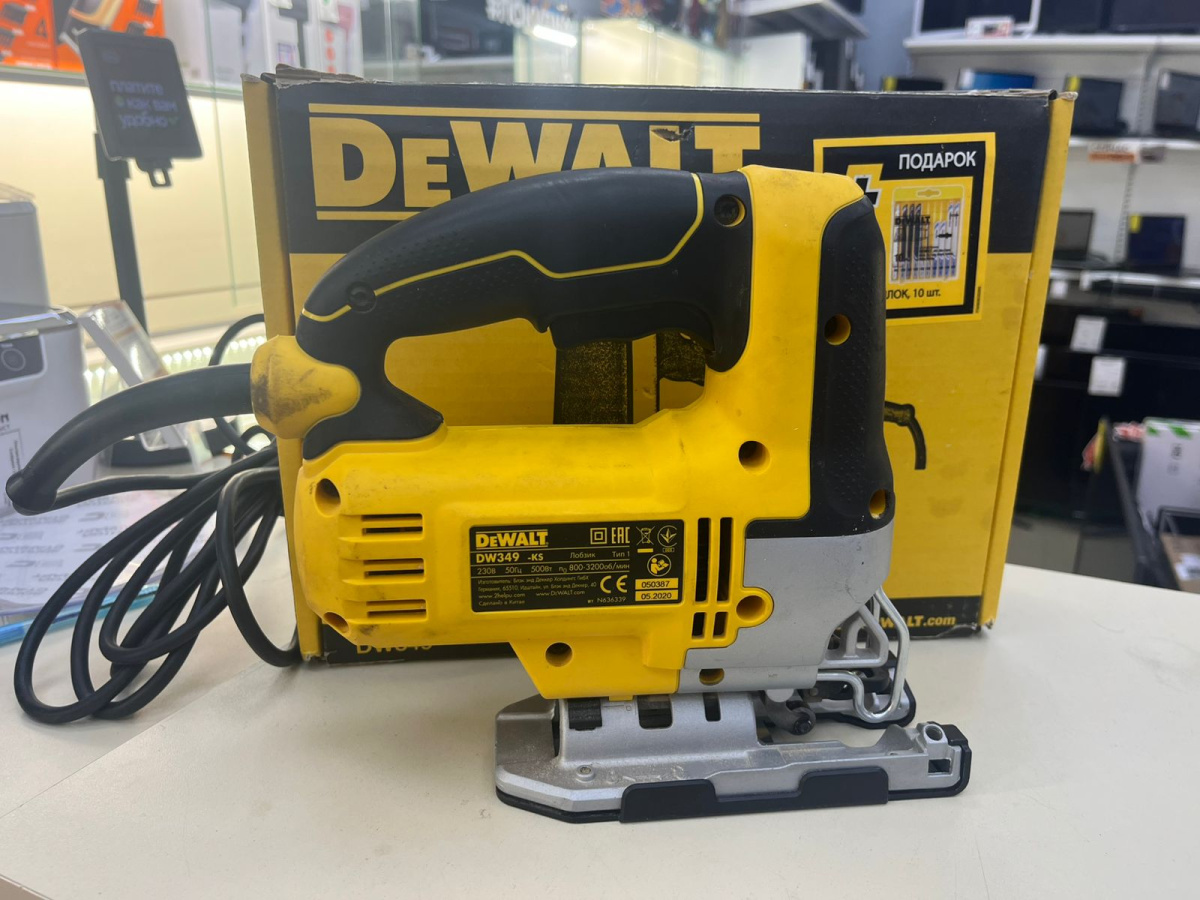 Лобзик Dewalt DW349-ks
