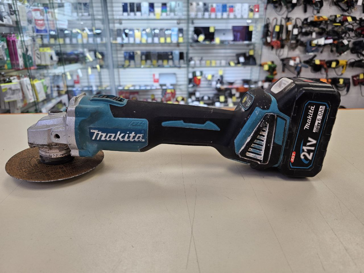 Угловая шлифмашина Makita DGA404