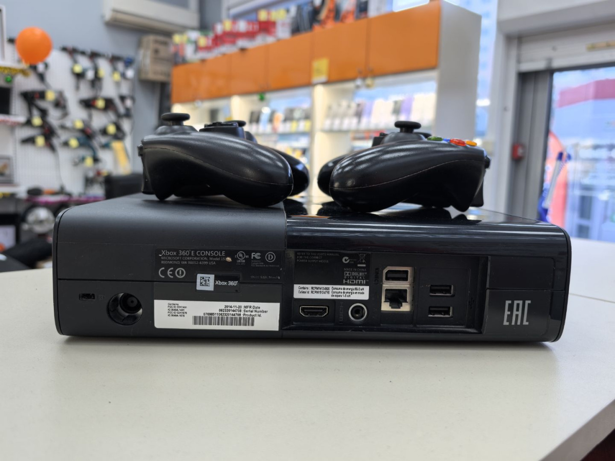 Игровая приставка Xbox 360 E