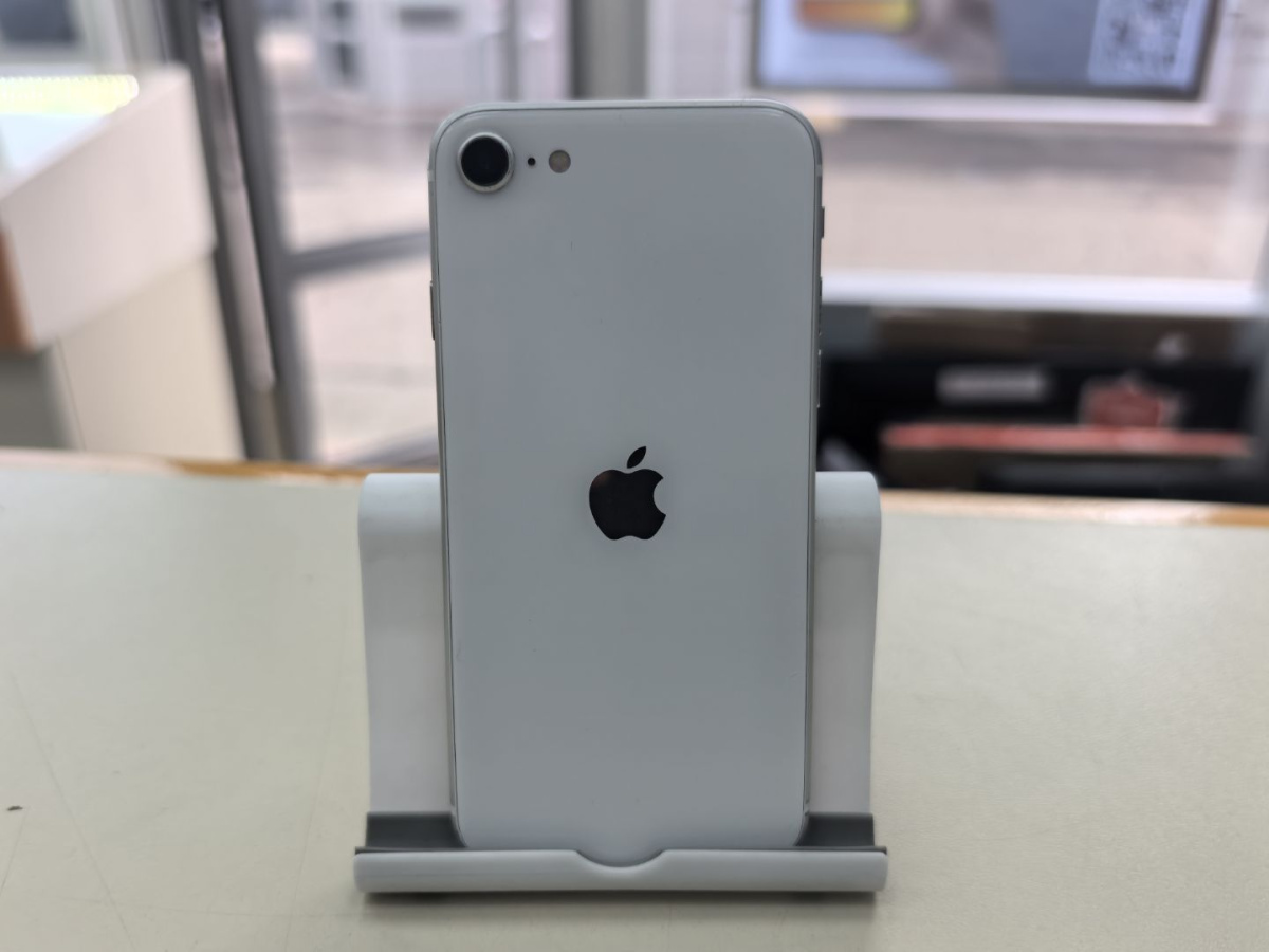 Смартфон Apple iPhone SE 2020 64Gb