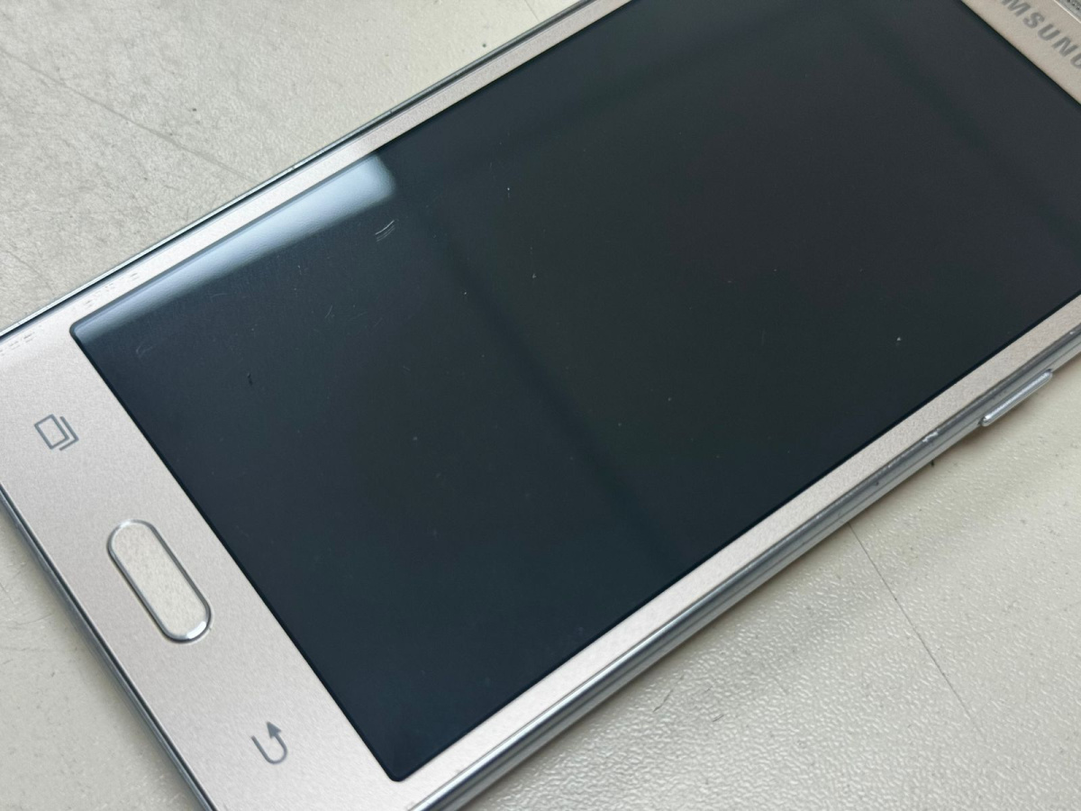Смартфон Samsung Galaxy J7 Prime