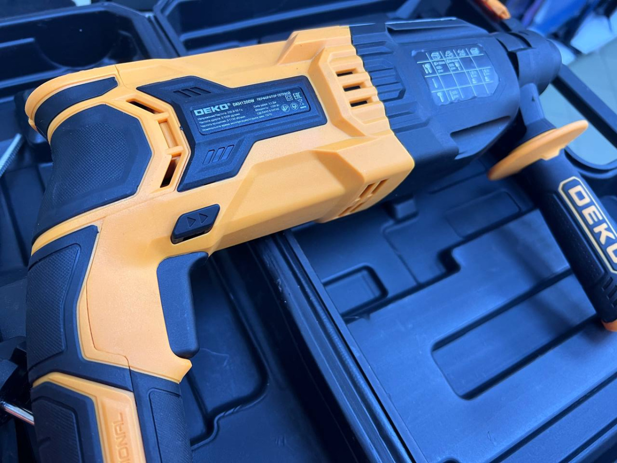 Перфоратор Deko DKH1200W