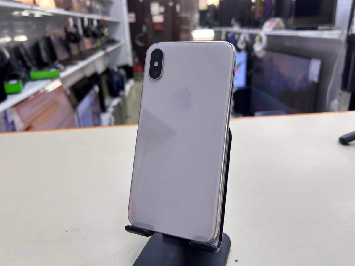 Смартфон Apple iPhone X 64Gb