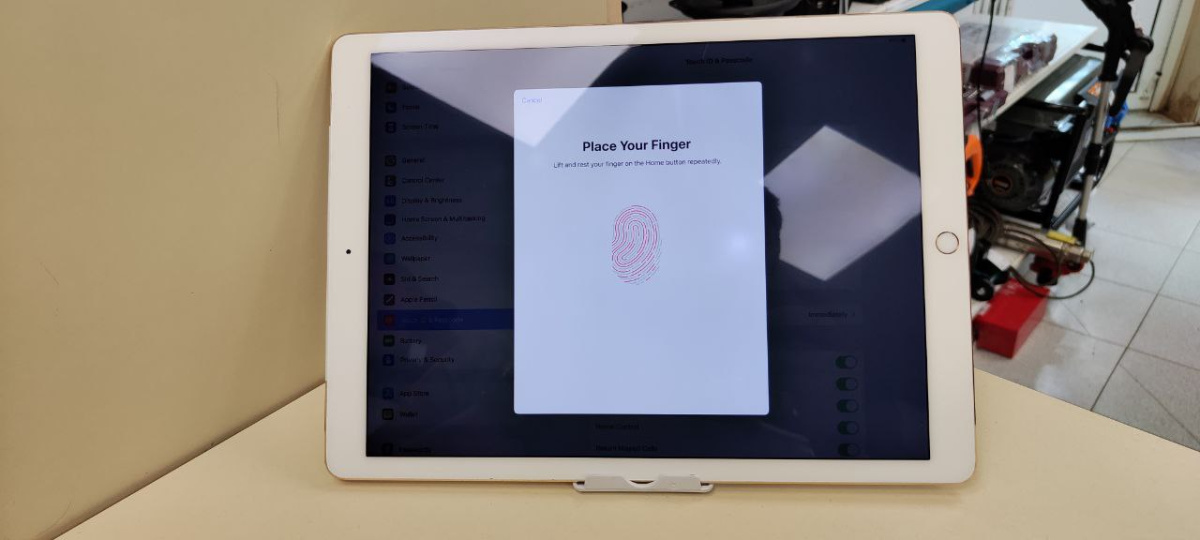 Планшет Apple iPad Pro 12,9 дюйма 256 ГБ  A1652 (Wi-Fi + Cellular)