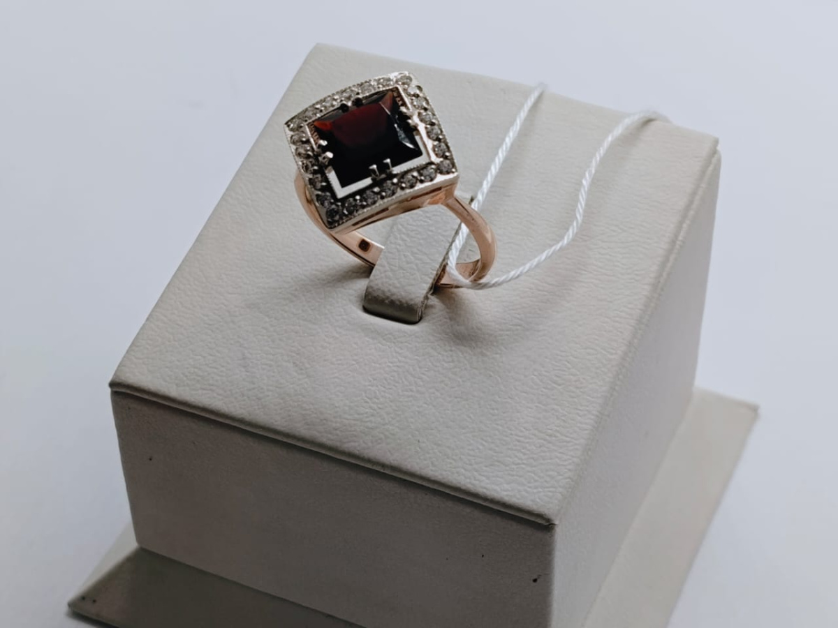 КОЛКМИ585 КОЛЬЦО С КАМНЯМИ (Au 585)