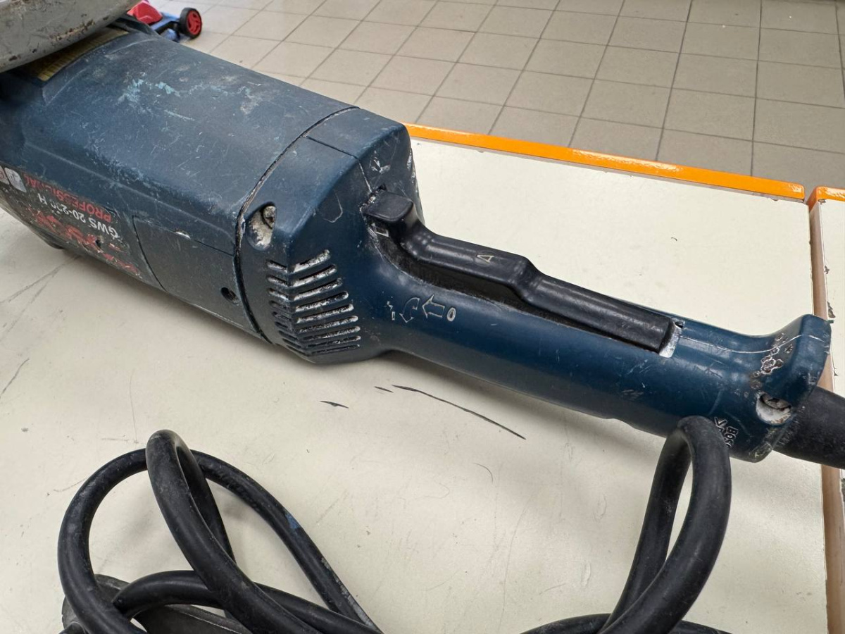 Угловая шлифмашина Bosch GWS 20-230H