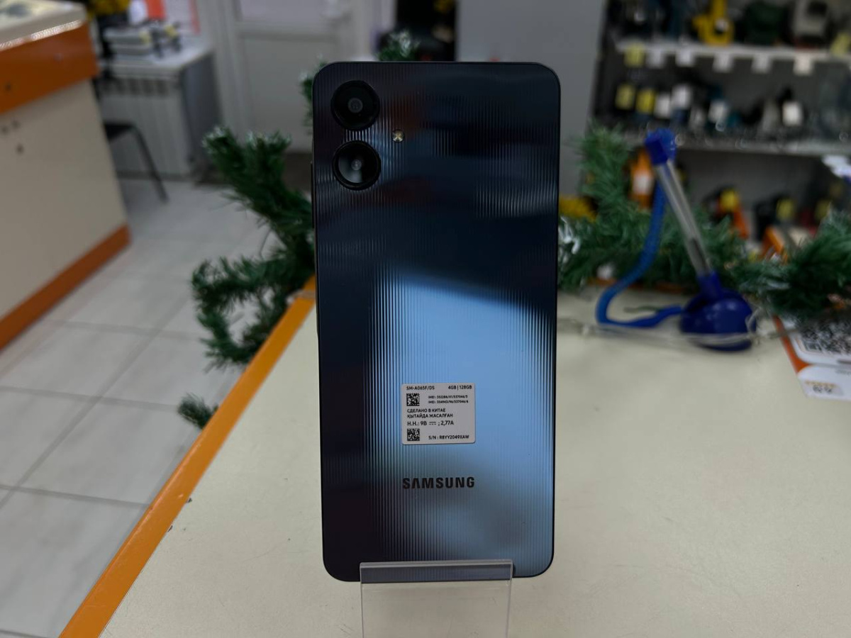 Смартфон Samsung Galaxy A06 4/128