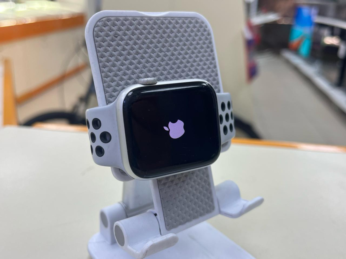 Смарт-часы Apple Watch Series 6 44 мм