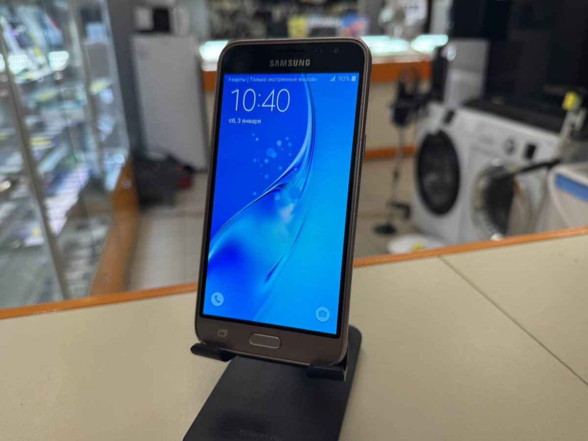 Смартфон Samsung Galaxy J1 2016 1/8