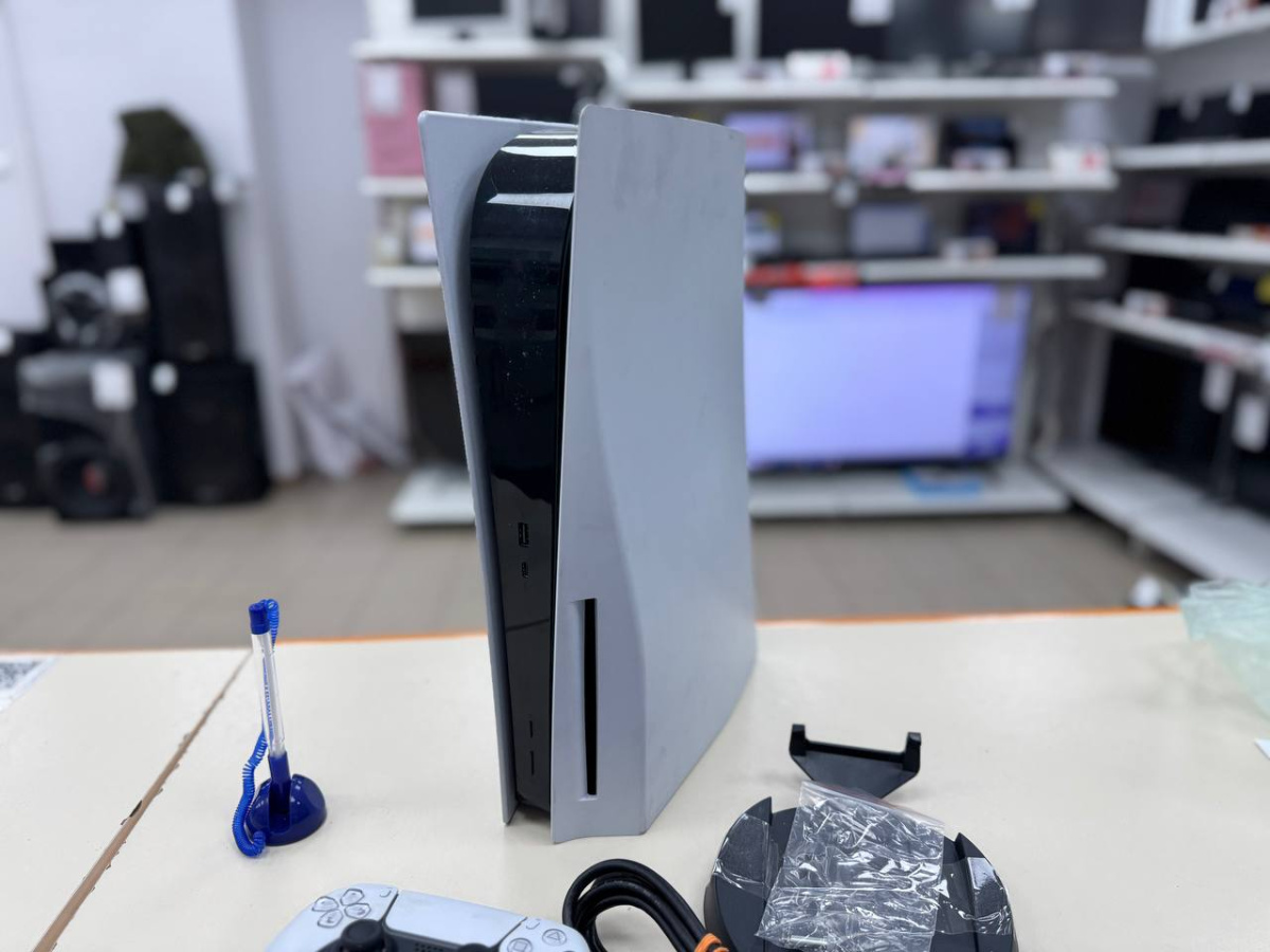 Игровая приставка PlayStation 5 825Gb (С дисководом)