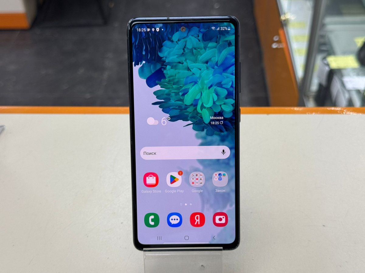 Смартфон Samsung Galaxy S20 FE 6/128