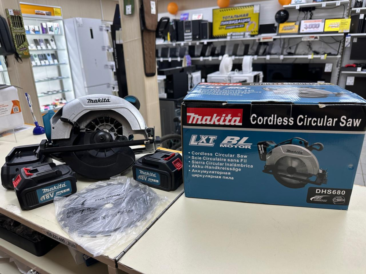 Дисковая пила Makita Dhs680