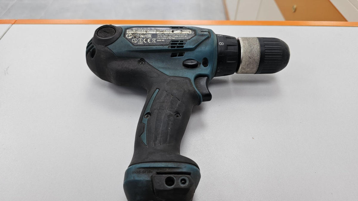 Шуруповерт Makita DF330D