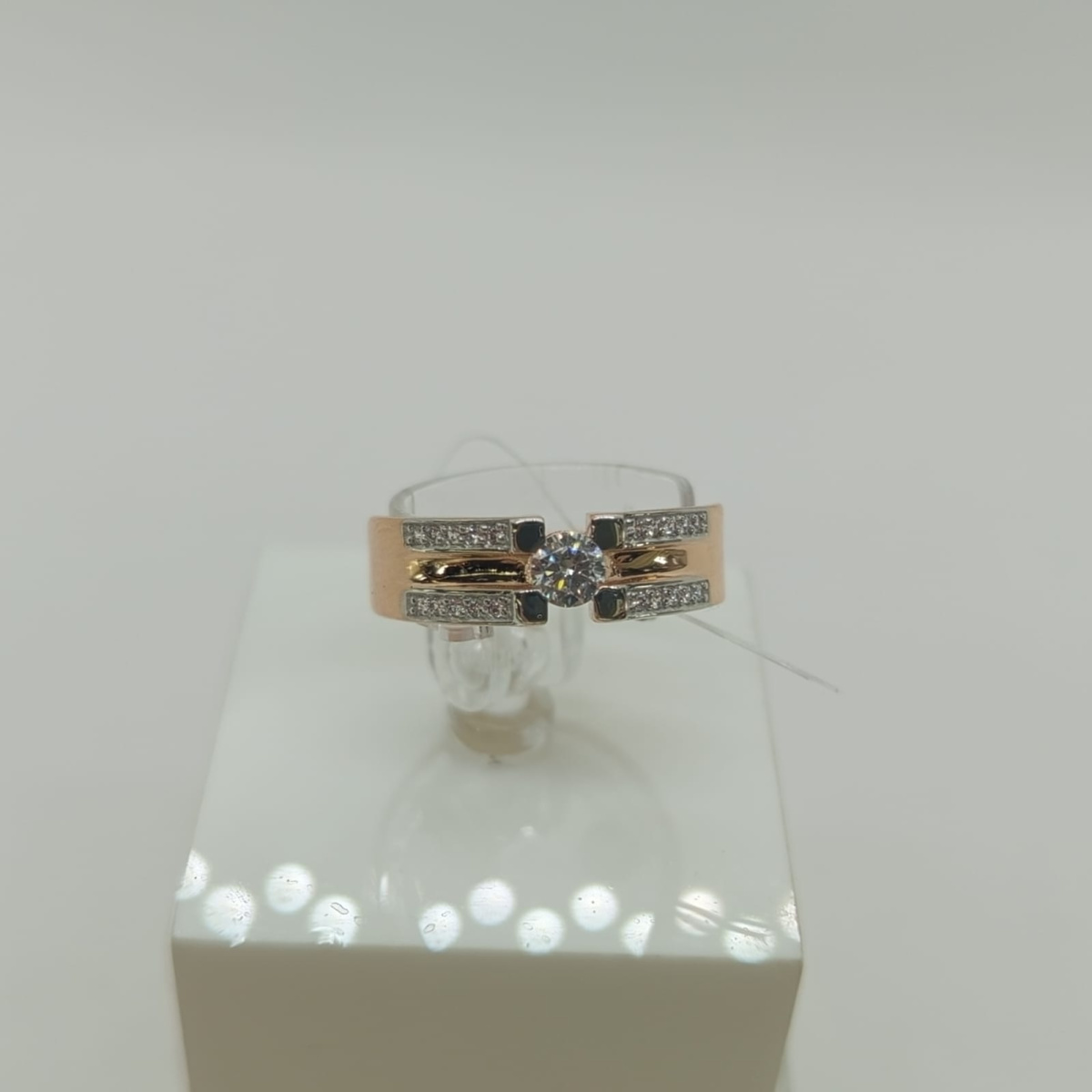 КОЛЬЦО С КАМНЯМИ (Au 585)