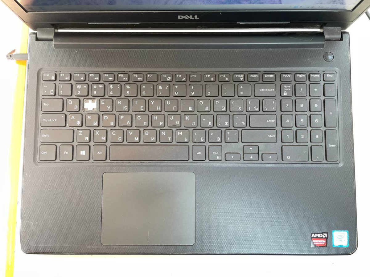 Ноутбук DELL Vostro 15; Core i5-7200U, Radeon R5 M420, 4 Гб, 240 Гб, 1 Tb