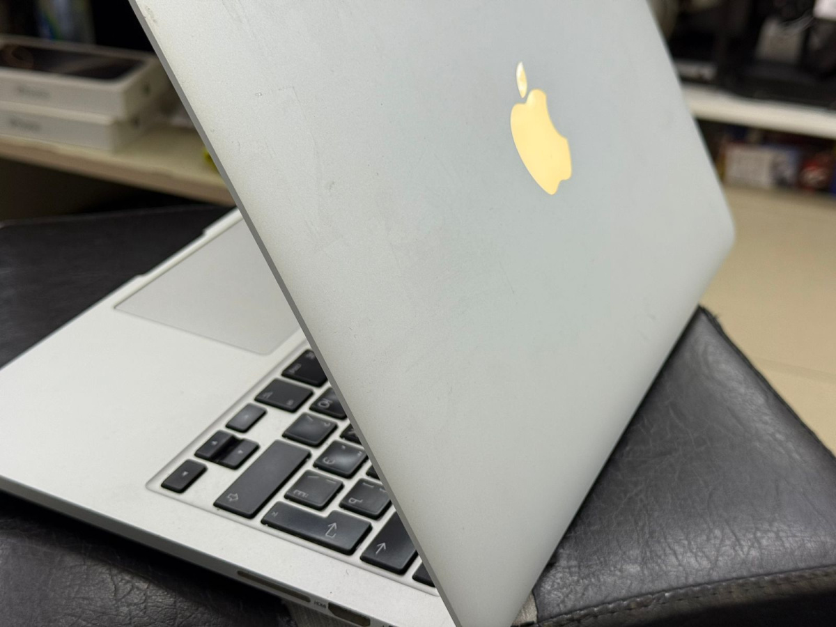 Ноутбук Apple MacBook Pro с дисплеем Retina 13 дюймов Core i5(2015) A1502
