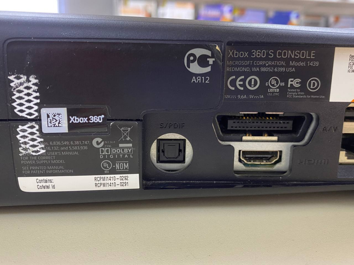 Игровая приставка Xbox 360;