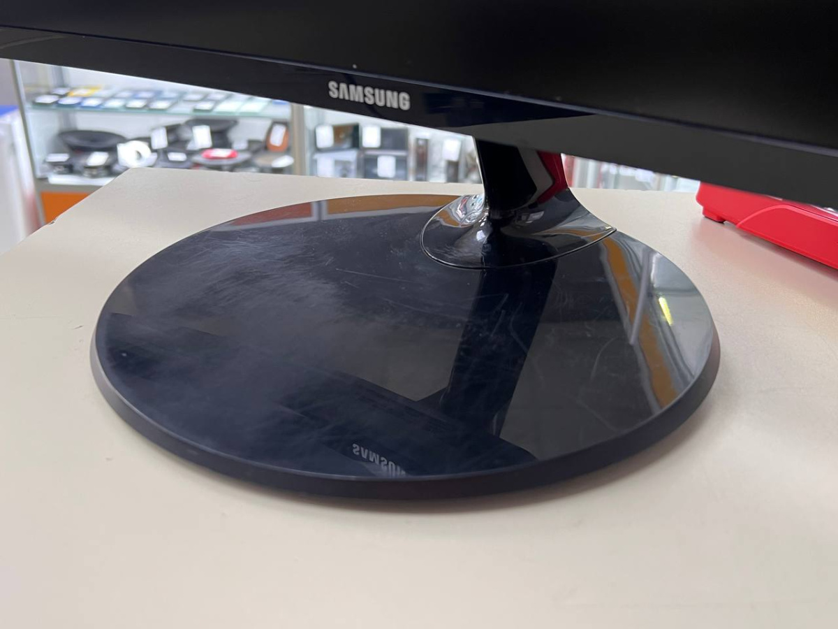 Монитор Samsung LC27F390FHIXRU