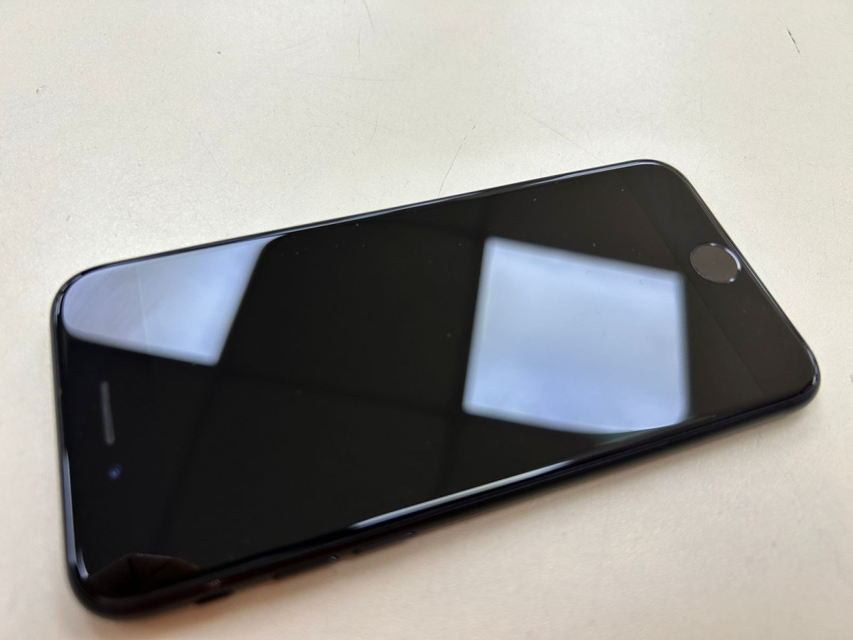 Смартфон Apple iPhone SE 2020 64Gb