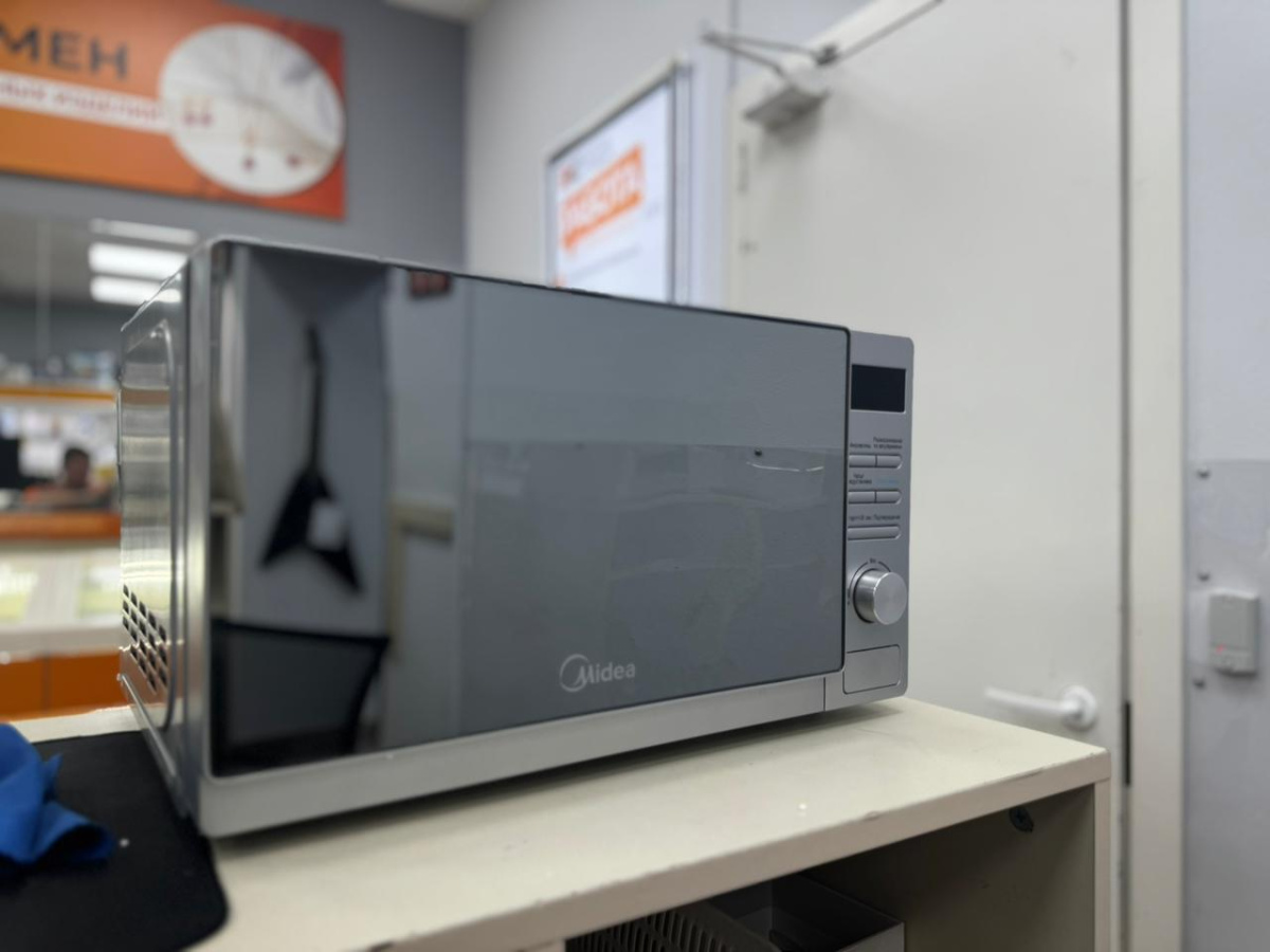 Микроволновая печь Midea AM720C4E-S