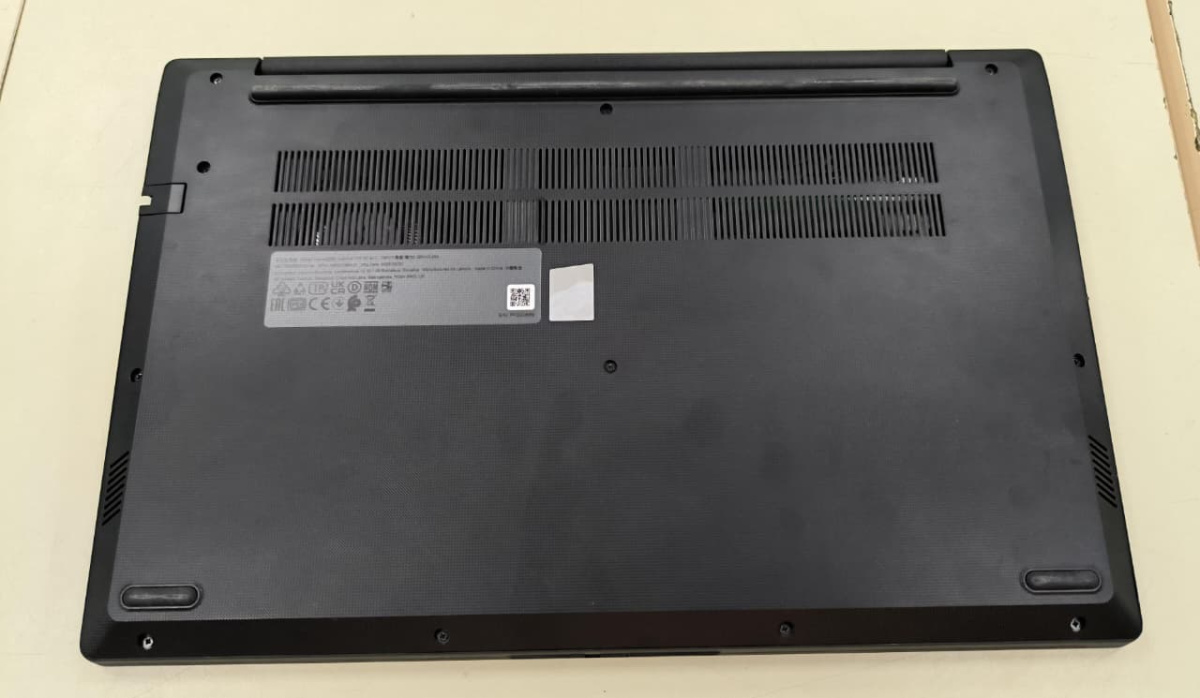 Ноутбук Lenovo v15j2alc; Ryzen 5-5500U, Radeon Graphics, 8 Гб, 256 Гб, Нет