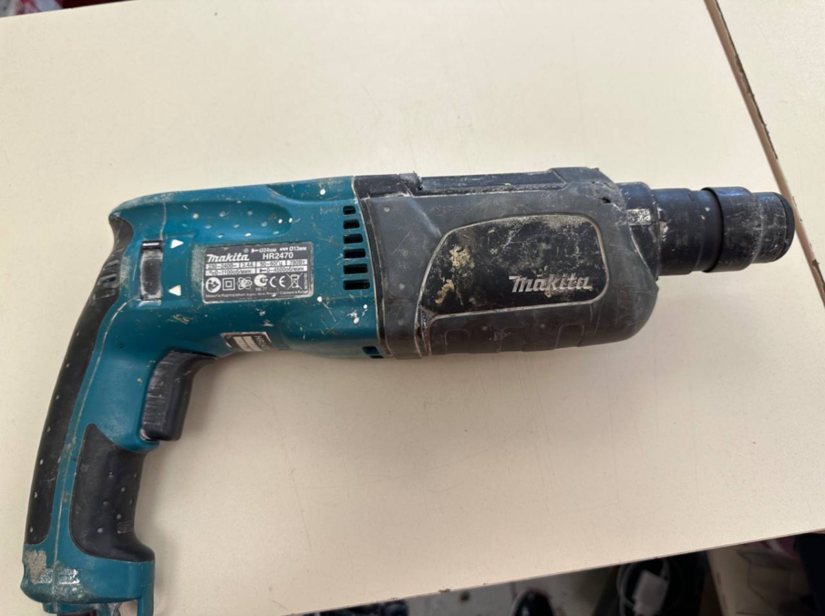 Перфоратор Makita HR2470