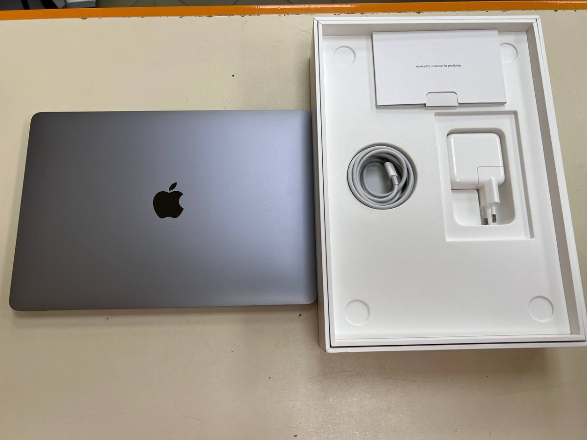 Ноутбук Apple Macbook Retina 13 M1 (A2337)