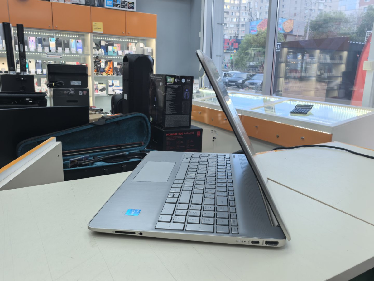 Ноутбук HP 15s-fq2060ur; I3-1115G4, Intel UHD Graphics, 8 Гб, 256 Гб, Нет