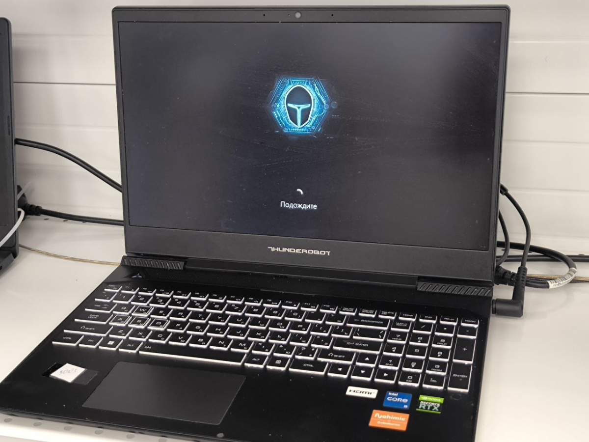 Ноутбук Acer Thunderobot 911;  Core I5-11400H, GeForce RTX 3050, 16 Гб, 256 Гб, 1 Tb