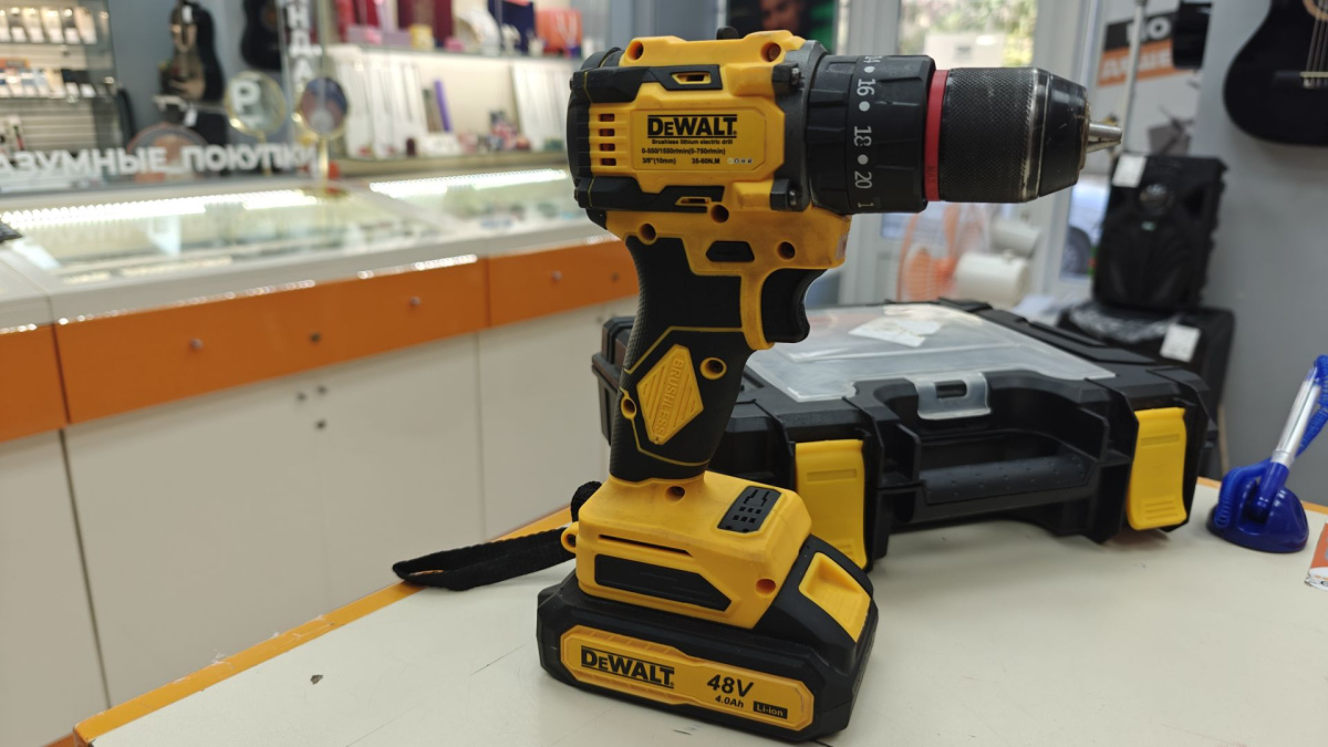 Шуруповерт Dewalt 48V