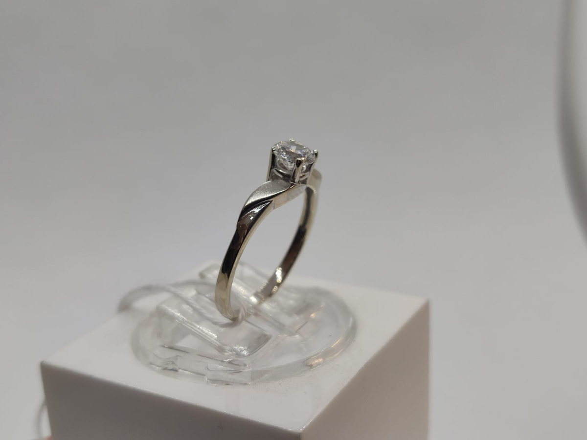 КОЛКМ585 КОЛЬЦО С КАМНЕМ (Au 585)