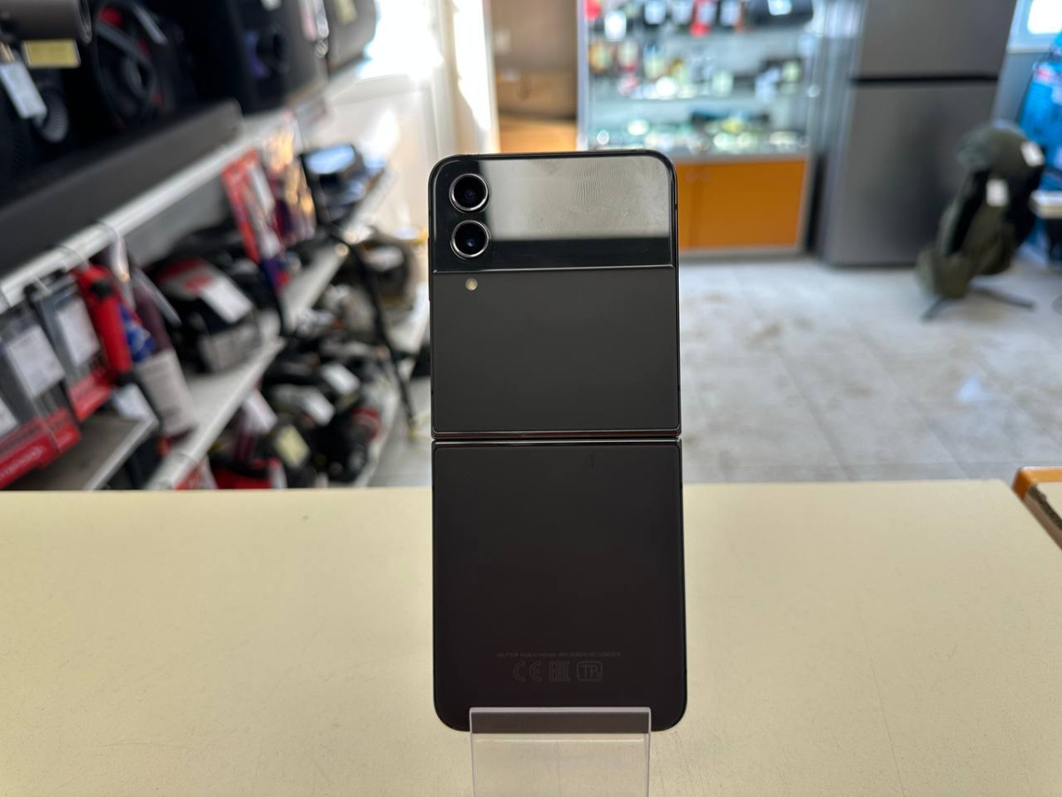 Смартфон Samsung Galaxy Z Flip 4 8/256
