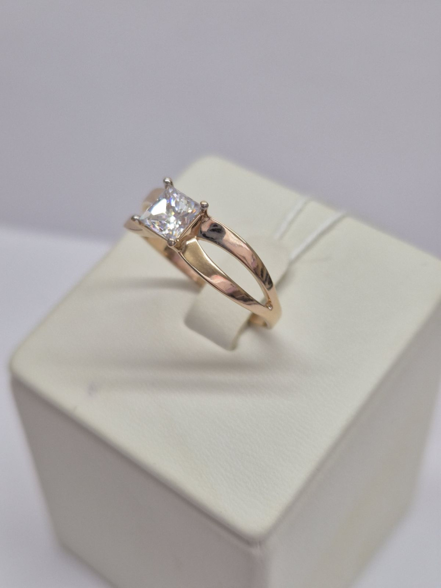 КОЛКМ585 КОЛЬЦО С КАМНЕМ (Au 585)