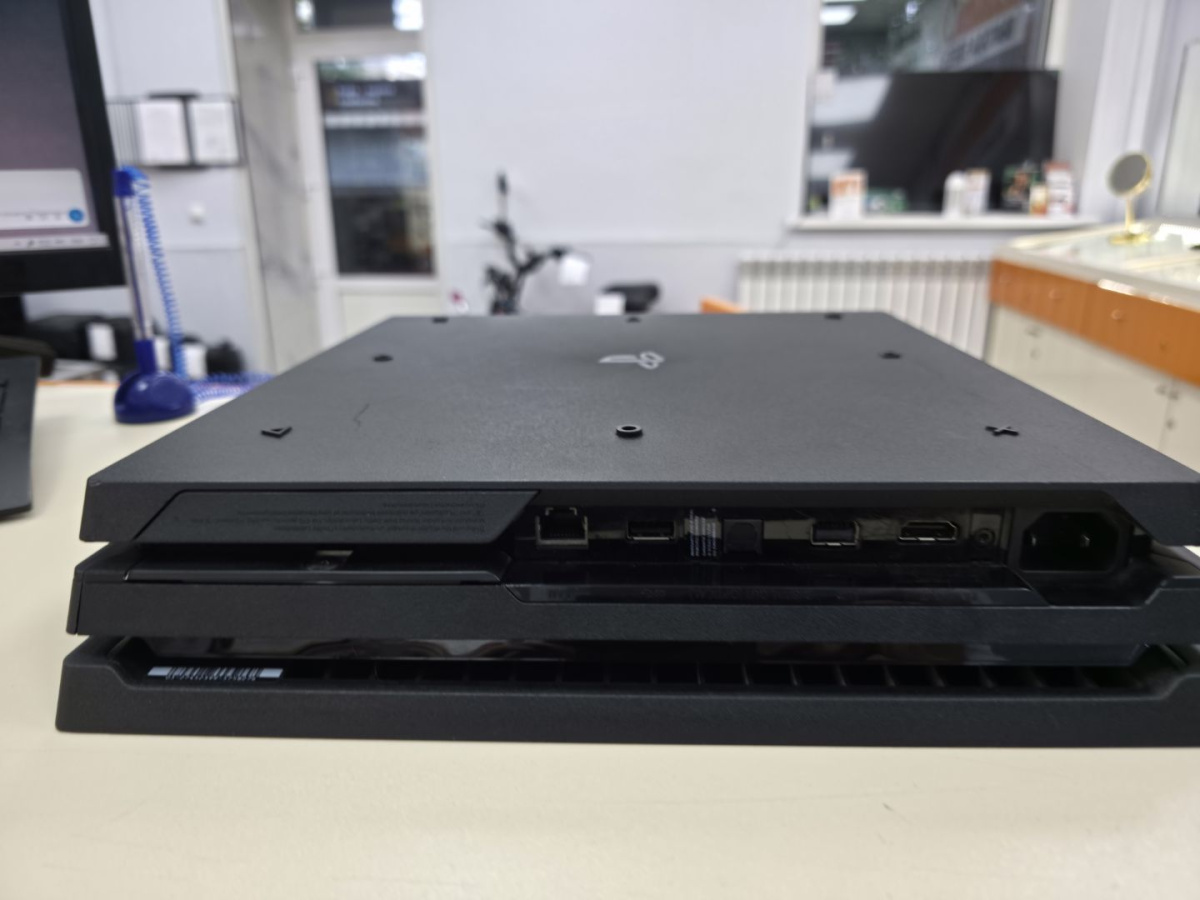 Игровая приставка PlayStation 4 Pro 1Tb