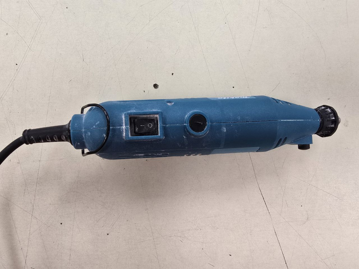 Гравер Makita GD0603